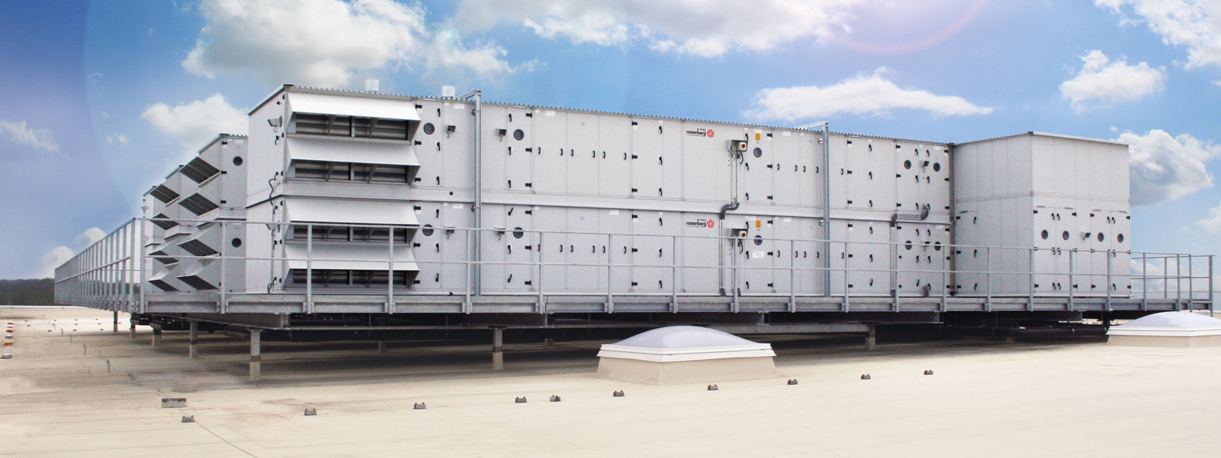 Großes Airbox Lüftungsgerät von Okoluft auf einem Dach eines Logistikzentrums installiert