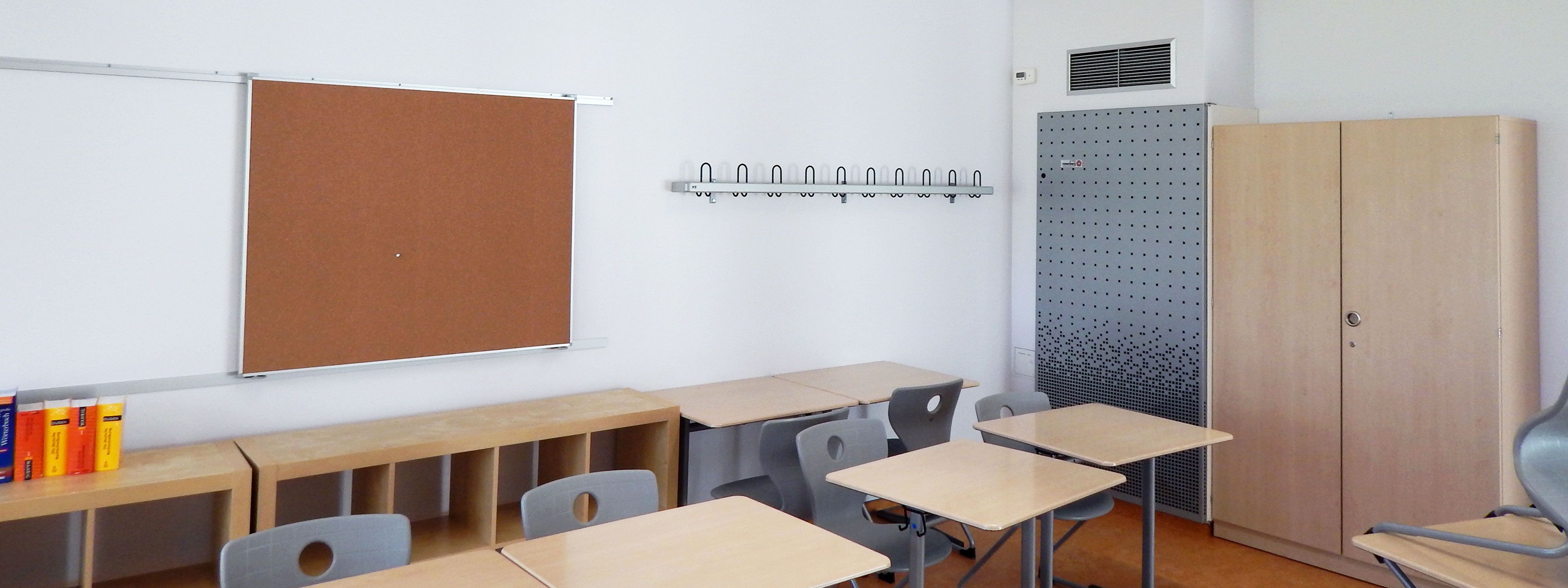 Klassenzimmer mit eingebauter SupraBox DELUXE 500 V von Okoluft
